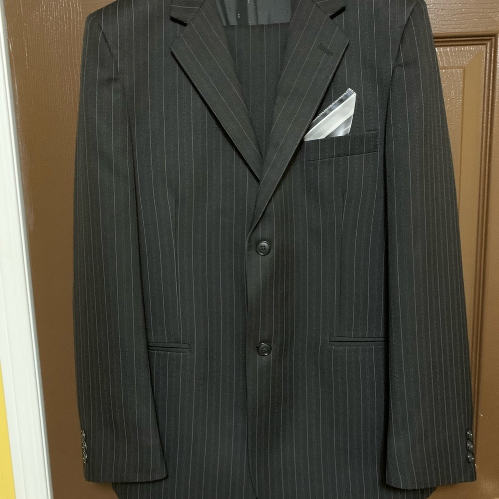 2pc boy(teen) suit. Worn once for graduation purchase at The Bay